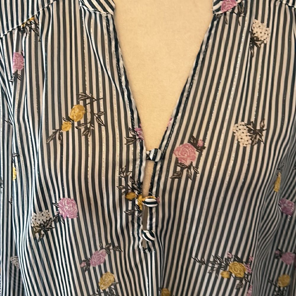 Torrid green white striped floral long sleeve sheer blouse Size 00 - Picture 3 of 10